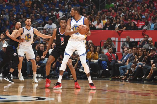 康宁汉姆20+10詹姆斯空砍三双 活塞险胜湖人