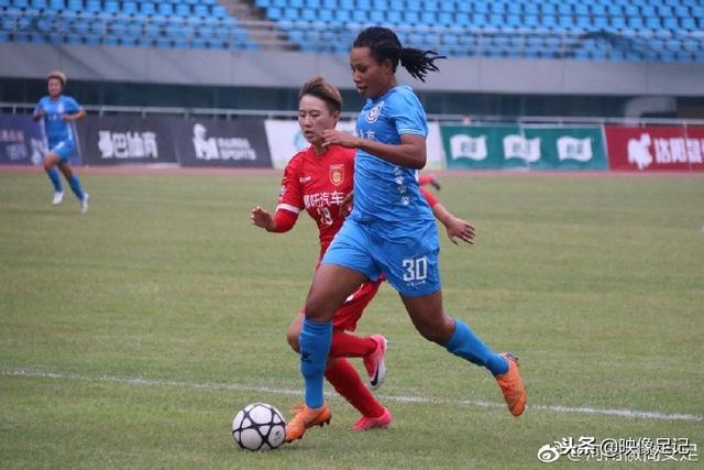 爱德华兹29+10+9 森林狼险胜独行侠大比分1-3