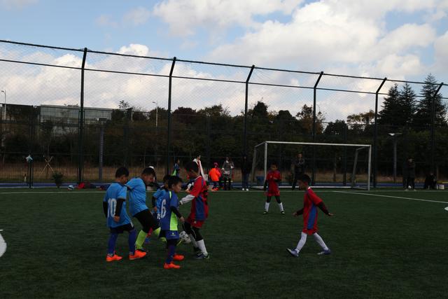 穆勒社媒晒与弟弟合影：圣诞快乐